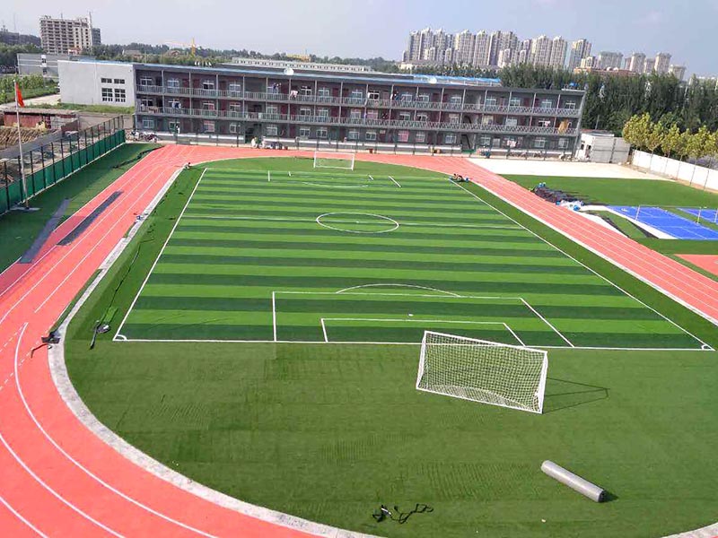 學校到底適合做哪種塑膠跑道材料？