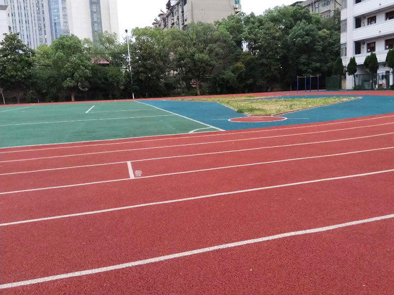 透氣型塑膠跑道多少錢一平方？標準價格！