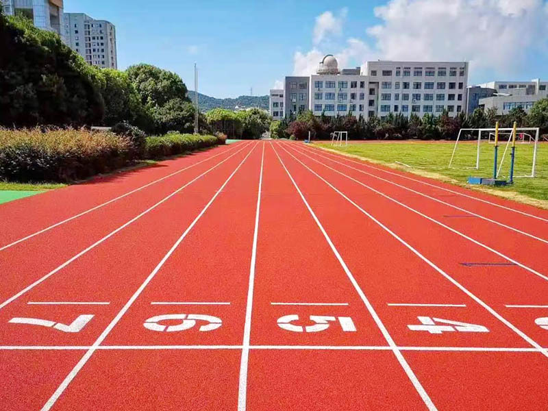 塑膠跑道要不要放坡？塑膠跑道坡度介紹！